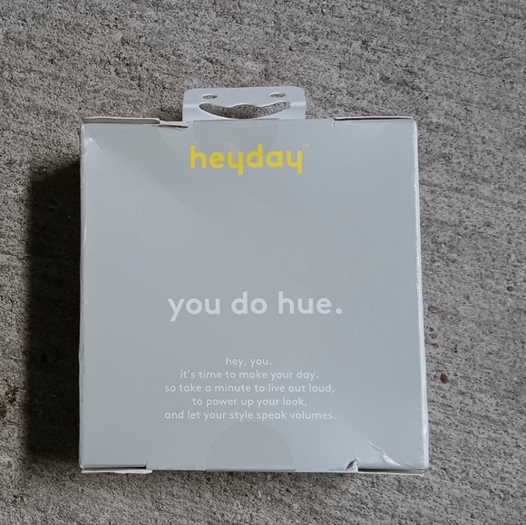 NEW Apple AirPods Gen 1&2 Pink Silicone Case with Clip - Picture 2 of 3